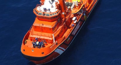 The Spanish coastguard’s ‘Sar Mastelero’ searches the water of Alboran Island.