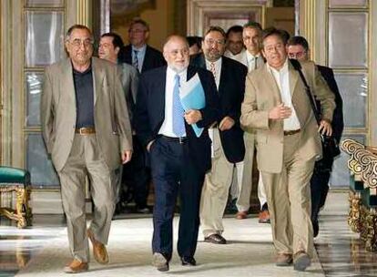 El consejero de Política Territorial, Joaquim Nadal (izquierda), junto al secretario de Estado Víctor Morlán.