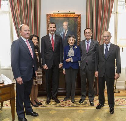 De izquierda a derecha. Leopolo del Pino, Maria del Pino, presidenta de la Fundación Rafael del Pino, Ana María Calvo-Sotelo, el rey Felipe VI, Joaquín Del Pino y Rafael Del Pino, presidente de Ferrovial