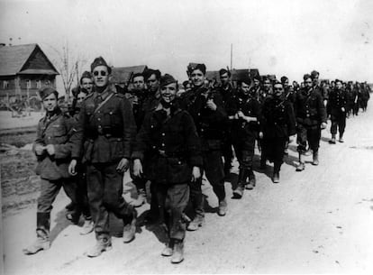 Soldados españoles de la División Azul en el frente de Rusia, durante la II Guerra Mundial.