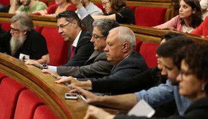 Els diputats del PP voten al Parlament. 