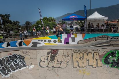 Celebración del campeonato de 'skate' en el Skatepark San Antonio de Puerto de la Cruz (Tenerife), este viernes.