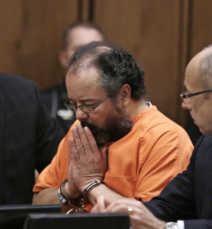 Ariel Castro, durante el juicio que le condenó a cadena perpetua por el secuestro y violación de tres jóvenes de Cleveland (Ohio, EEUU) durante una década, ha sido encontrado muerto en su celda.