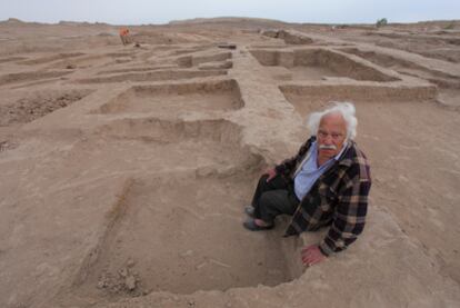 Víctor Sarianidi, en Gonur-Depé.