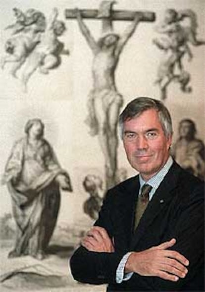 Ronald de Leeuw, ayer en la exposición <i>Anton van Dyck y el arte del grabado,</i> en la Fundación Carlos de Amberes, en Madrid.