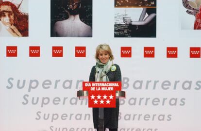 La presidenta de la Comunidad de Madrid, Esperanza Aguirre, en el acto institucional de conmemoración por el día de la Mujer.