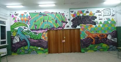 El mural del colegio durante la etapa de La Salamandra.