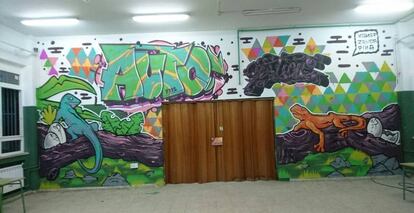 El mural del colegio  durante la etapa de La Salamandra. 