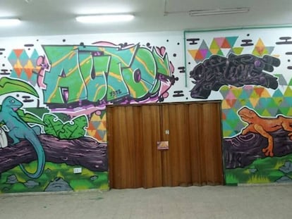 El mural del colegio  durante la etapa de La Salamandra. 