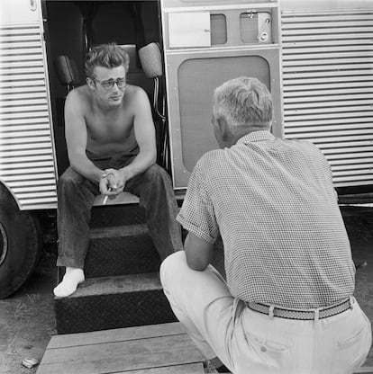 James Dean en el rodaje de 'Gigante'.