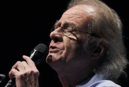 Imagen de archivo del cantautor Luis Eduardo Aute. EFE/Archivo