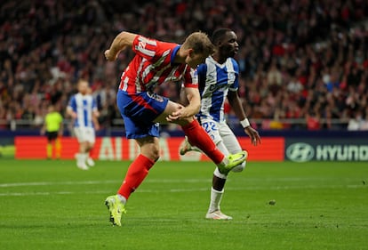 Con este derechazo, Sorloth logró el 2-1 con el que el Atlético derrotó al Alavés en el Metropolitano.