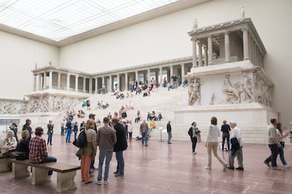 El altar de Pérgamo tal como podía verse antes de las obras de renovación, que cerraron el ala norte del museo en otoño de 2014. 