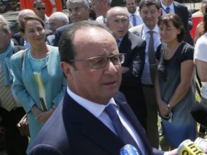 El presidente de Francia, François Hollande, se dirige a los periodistas en Lyon.