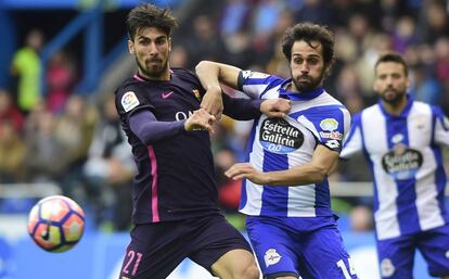 Arribas disputa el balón contra André Gomes.