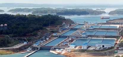 Vista desde el lado atlántico del Canal de Panamá.