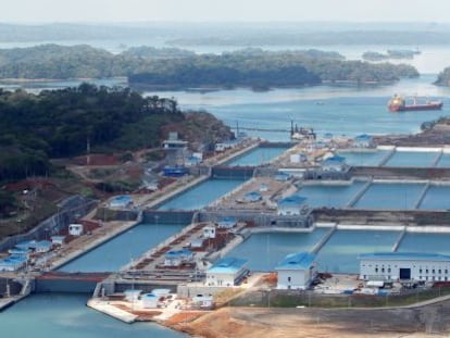 Vista desde el lado atlántico del Canal de Panamá.