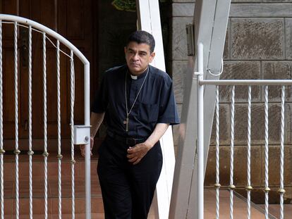 Rolando Álvarez, el obispo nicaragüense detenido por el régimen de Ortega, en mayo de 2022.