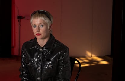 Amy Taylor, cantante de la banda de rock australiana Amyl & the Sniffers, durante la entrevista con EL PAÍS. 