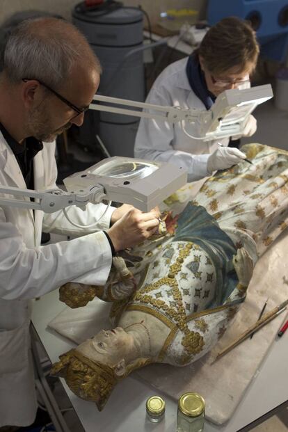 L'art i la restauració es repeteixen als versos de Burgos.