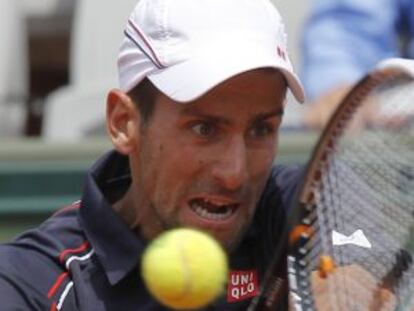 Djokovic, durante su partido, ganado, ayer.
