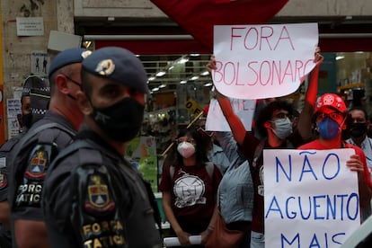 Policias da Força Tática da Polícia Militar de São Paulo patrulham protesto contra o presidente Jair Bolsonaro, na capital, em abril de 2021.