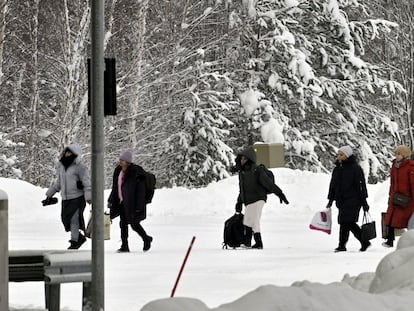 Migrants arrive at the Vaalimaa border check point between Finland and Russia in Virolahti, Finland December 15, 2023.