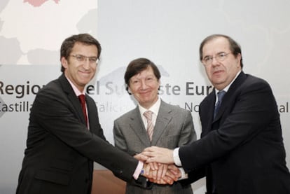 De izquierda a derecha, Alberto Núeñez Feijóo, Carlos Cardoso Lage y Juan Vicente Herrera.