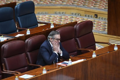 El consejero de Presidencia, Justicia e Interior de la Comunidad de Madrid, Enrique López, durante un pleno en la Asamblea de Madrid, a 9 de febrero.