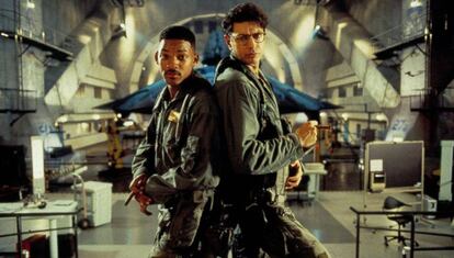 Will Smith y Jeff Goldblum luchan contra invasores extraterrestres en 'Independence day' (1996).