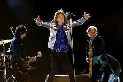 Jagger, esquelético como siempre, no dejó de retorcerse, mover las caderas y trotar de un lado a otro durante las más de dos horas que duró el concierto.