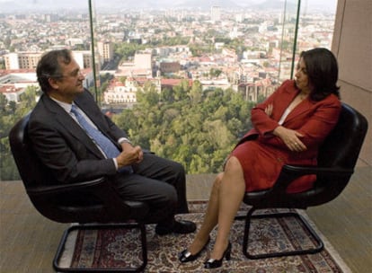 Lourdes Aranda, subsecretaria mexicana de Relaciones Exteriores (derecha), y Juan Pablo de Laiglesia, secretario de Estado español para Iberoamérica.