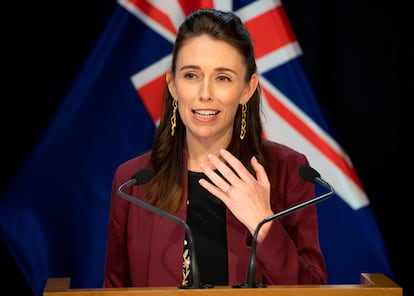 Jacinda Ardern, primeira-ministra da Nova Zelândia, demonstrou liderança e empatia durante um discurso de oito minutos transmitido pela televisão em 21 de março.