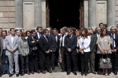 Los diputados del parlamento catalán en la Plaza de San Jaime.