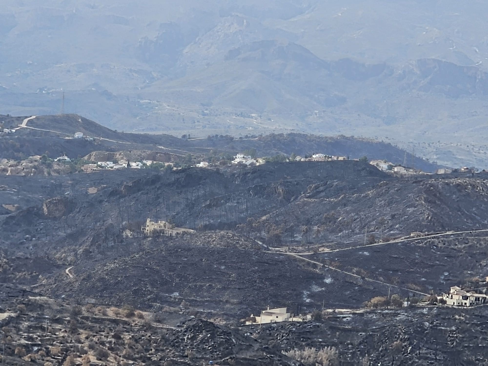 El fallecimiento de una mujer hospitalizada en el Virgen del Rocío eleva a 14 los fallecidos por el incendio de Los Gallardos