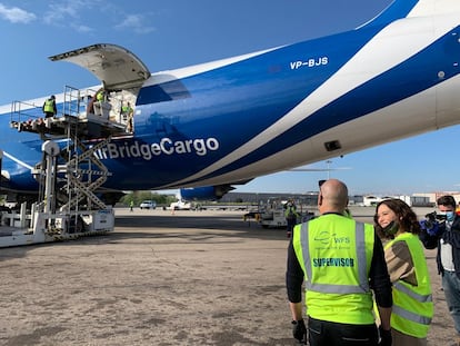 Madrid premier, Isabel Díaz Ayuso, receives a shipment of medical supplies on Sunday.