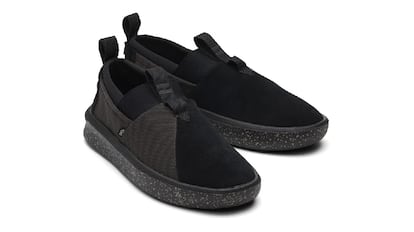 Estas deportivas sin cordones son adecuadas para vestir. TOMS.