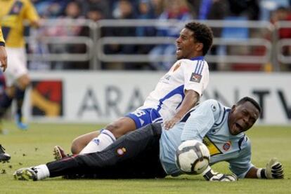 Eliseu y Kameni se duelen tras un encontronazo.