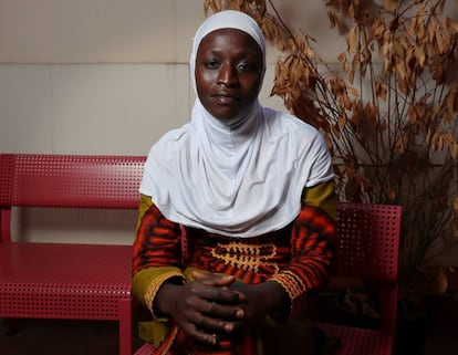 Kadiatu Massaquoi es de Sierra Leona, tiene 17 años, está casada y es madre de dos hijos, una niña de tres y un pequeño de uno. Ella es una activista contra el matrimonio infantil forzado para que otras chicas no tengan que pasar por lo mismo que ella.