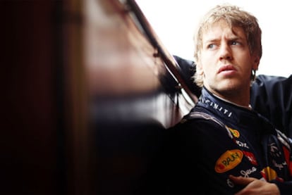 Sebastian Vettel, en el <i>paddock</i> de Red Bull.