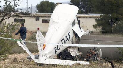 Restos de la avioneta que se estrelló en Castalla.