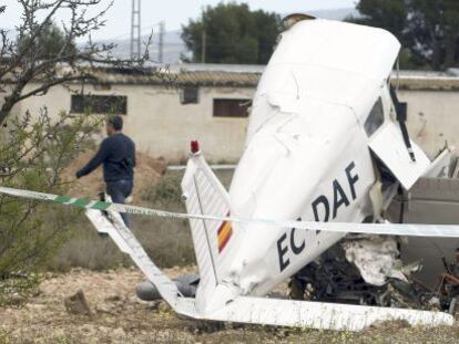 Restos de la avioneta que se estrelló en Castalla.