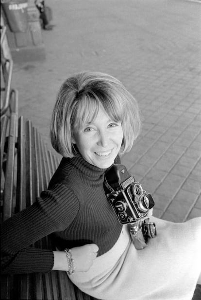 Joana Biarnés en la estación de Atocha (Madrid), en la década de los setenta.