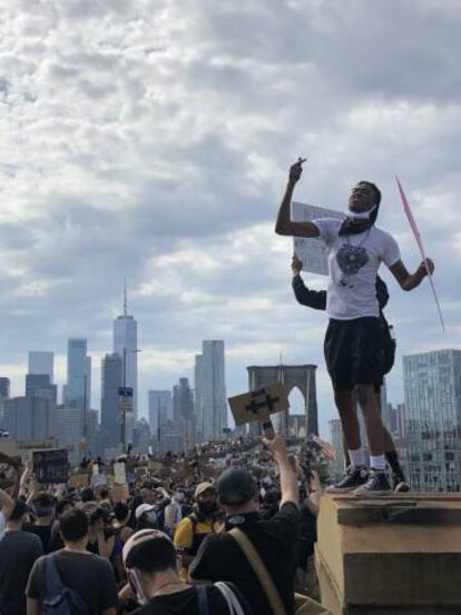 Imagen de los manifestantes camino de Manhattan.