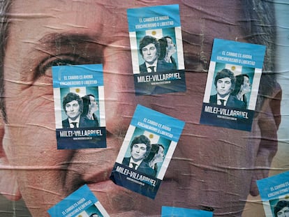 Pegatinas de la campaña de Milei sobre un cartel de Massa en Buenos Aires el miércoles.