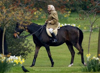 La reina Isabel II, en los alrededores del castillo de Windsor.