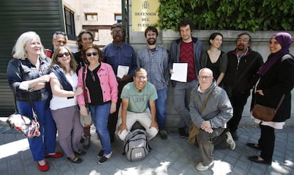 Varias asociaciones han presentado una queja en el Defensor del Pueblo por la retirada de la ayuda del RMI.