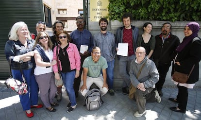 Varias asociaciones han presentado una queja en el Defensor del Pueblo por la retirada de la ayuda del RMI. 