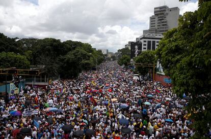 Los participantes respondieron al llamamiento de la alianza de partidos Mesa de la Unidad Democrática (MUD).