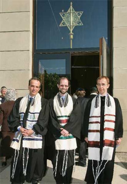 Los tres nuevos rabinos: el alemán Daniel Alter, el surafricano Malcolm Matitiani y el checo Tom Kucera (de izquierda a derecha).